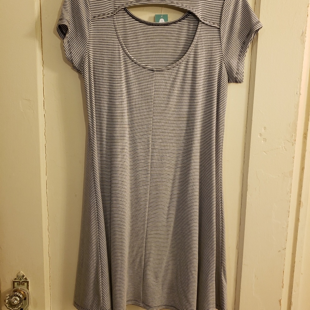 Dress - Picture 2 of 3